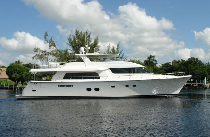 Yacht SEAS THE MOMENT